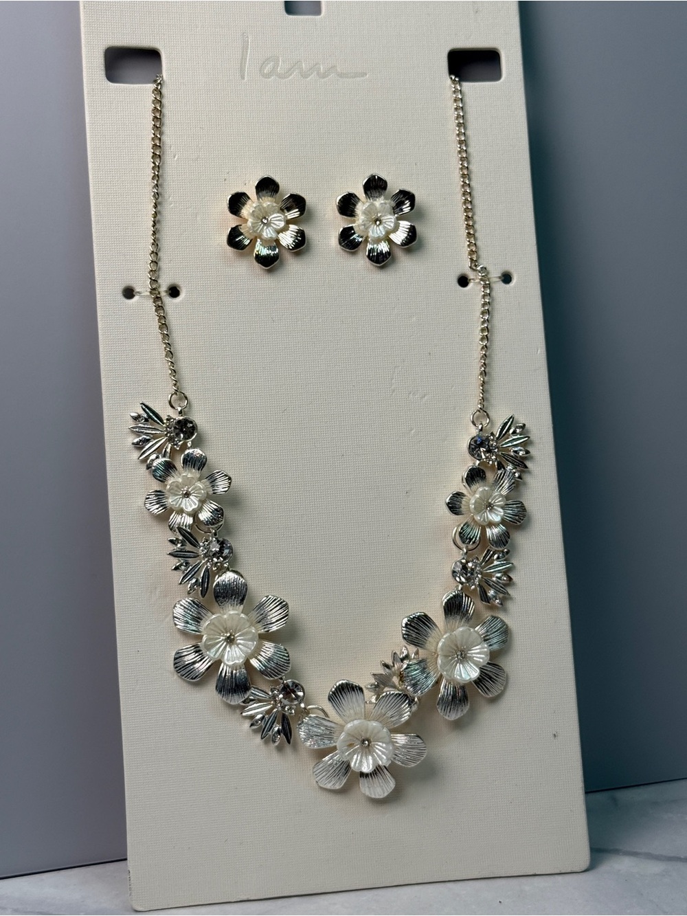 🚨3 for $15🚨 I Am Silver Tone Floral Statement Necklace and Earring Set